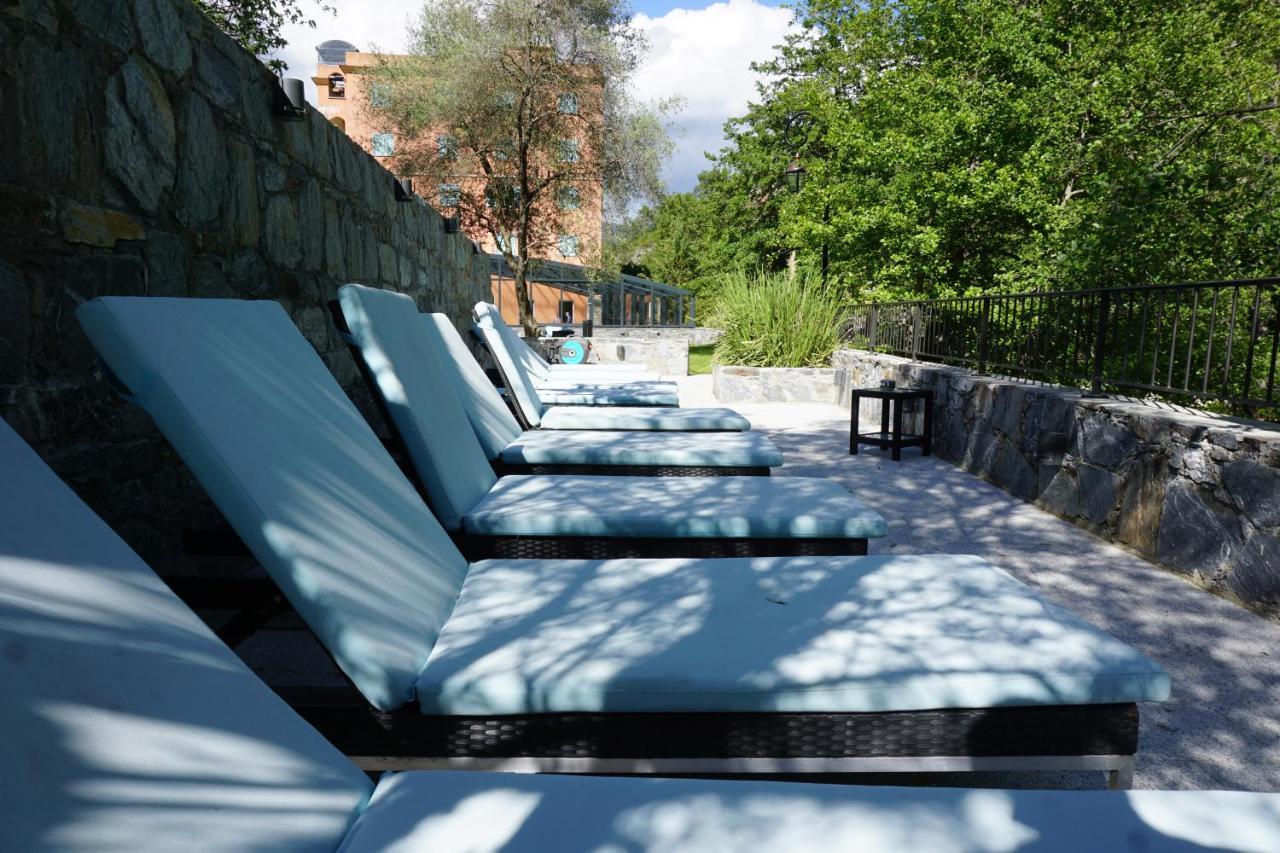 Les Jardins De La Glaciere Hotel