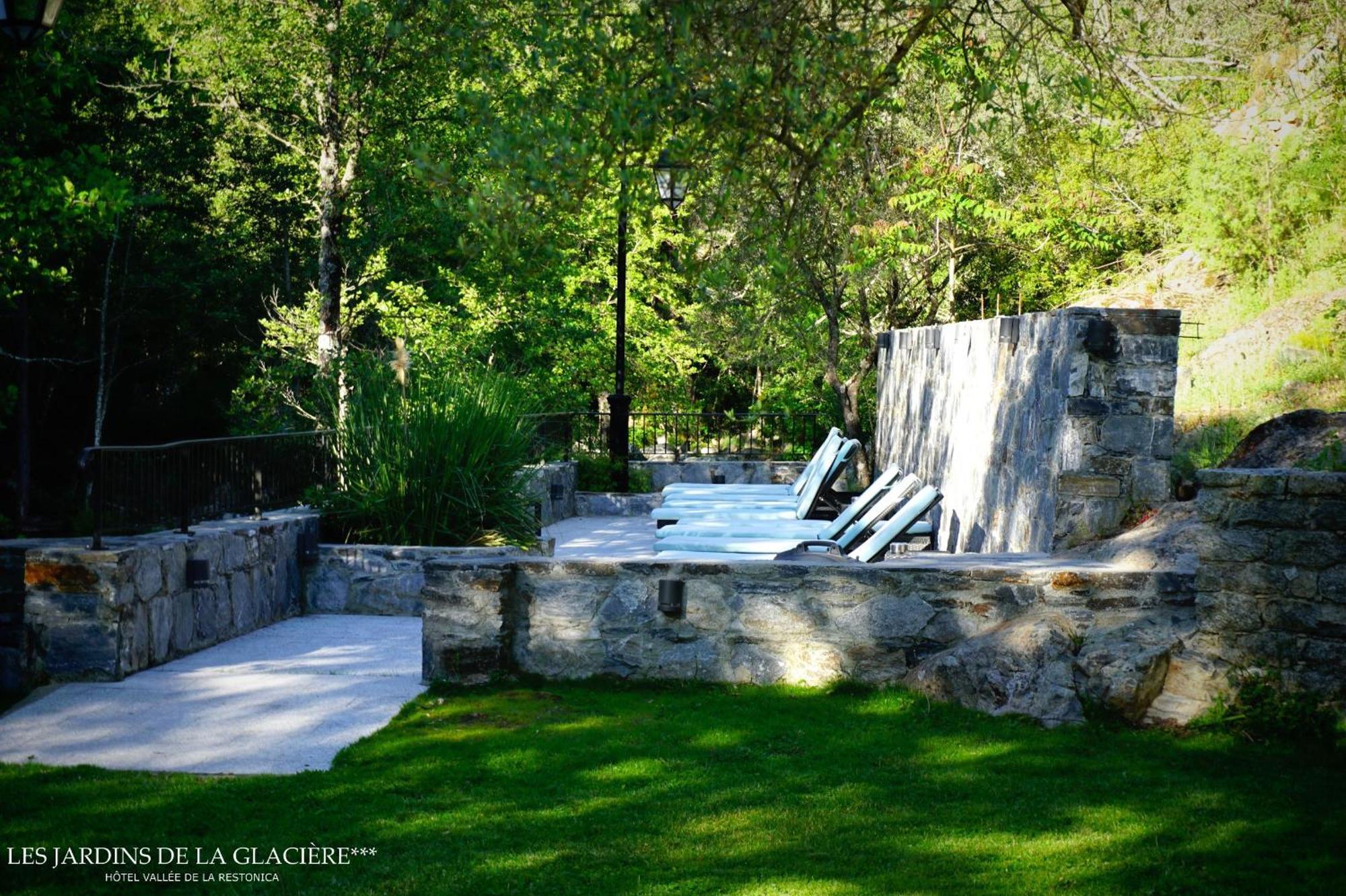 Les Jardins De La Glaciere Hotel