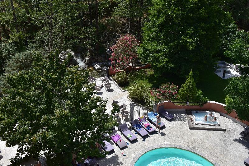 Les Jardins De La Glaciere Hotel